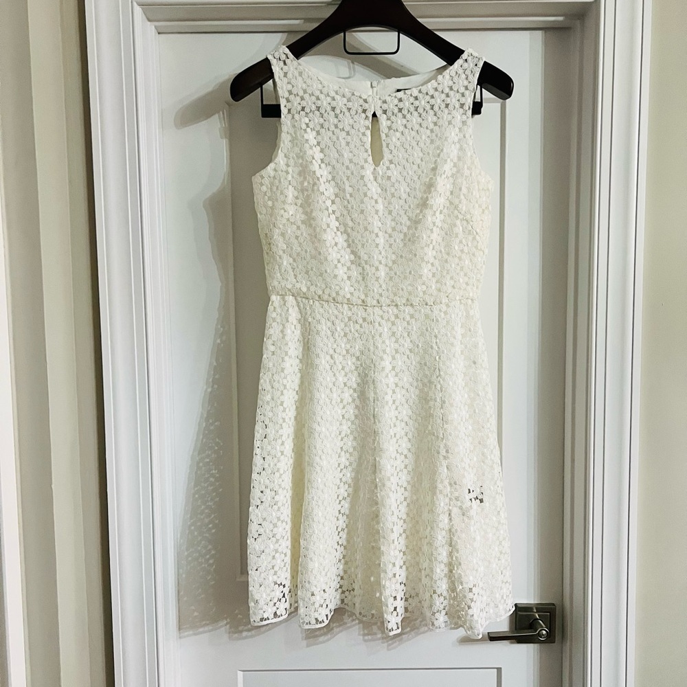 Taylor White Floral Dress Size 10